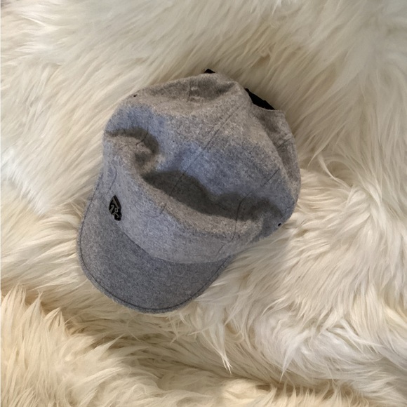 RARE ICELANTIC ADJUSTABLE WOOL AND ACRYLIC HAT - Picture 3 of 7